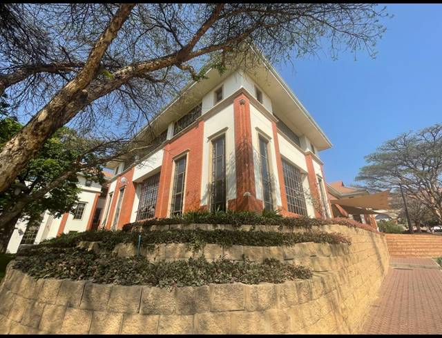 175M² OFFICE TO LET IN BRYANSTON